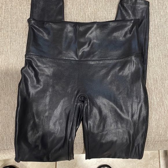 Spanx faux leather leggings size Medium - Picture 2 of 4